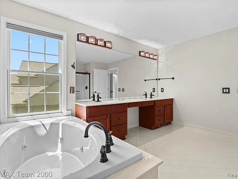 1248 Lasalle Rd — Photo 58