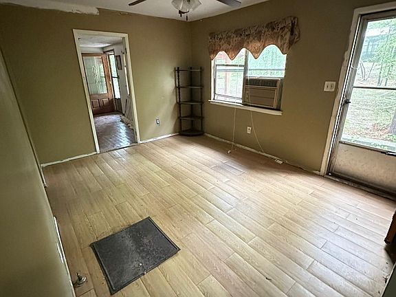4th image of 150 Lamplight Cir