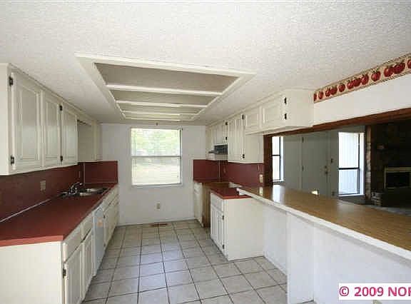 5th image of 18401 Woodcrest Ln