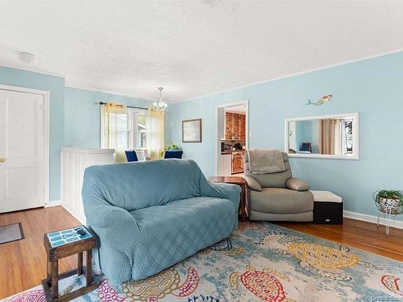 4th image of 2313 Aster St