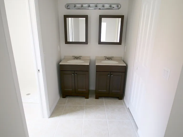 1137 SW Estaugh Ave — Photo 16