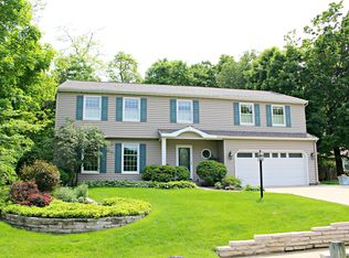 940 W Deerbrook Dr, Peoria, IL 61615