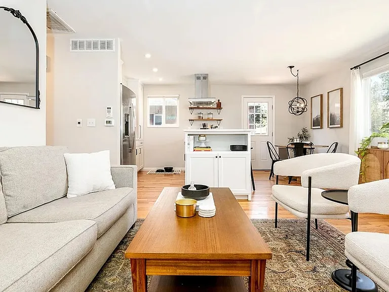 3242 Perry St — Photo 1