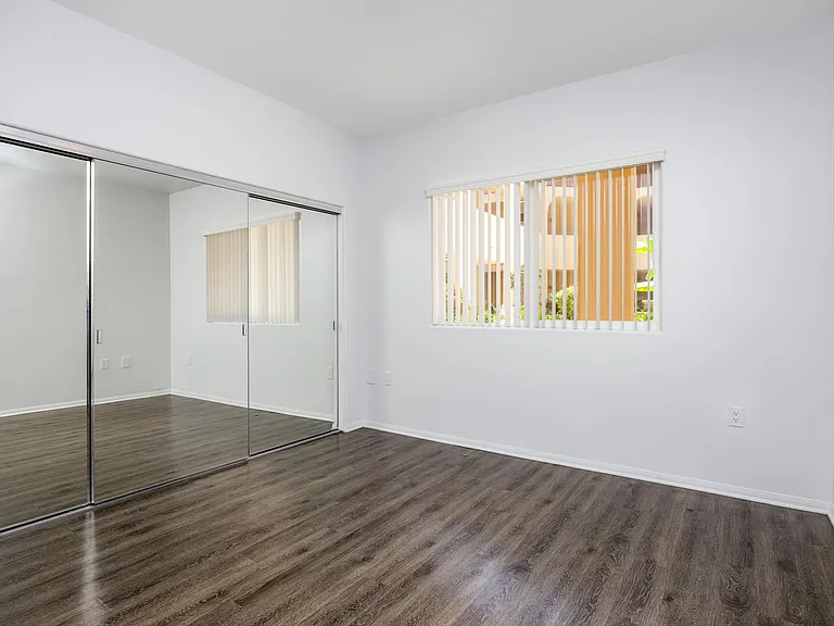 Vinton Court Apartments — Photo 17