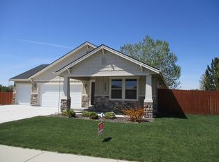 2083 White Pine Dr, Middleton, ID 83644