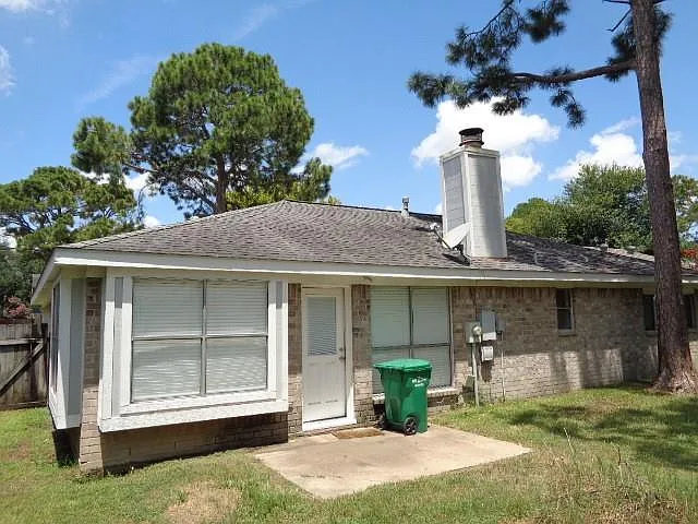 3 bed, 2.0 bath, 1588 sqft, $1,895 — Photo 4