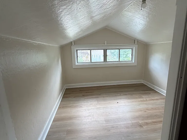 302 Shadeland Ave — Photo 13