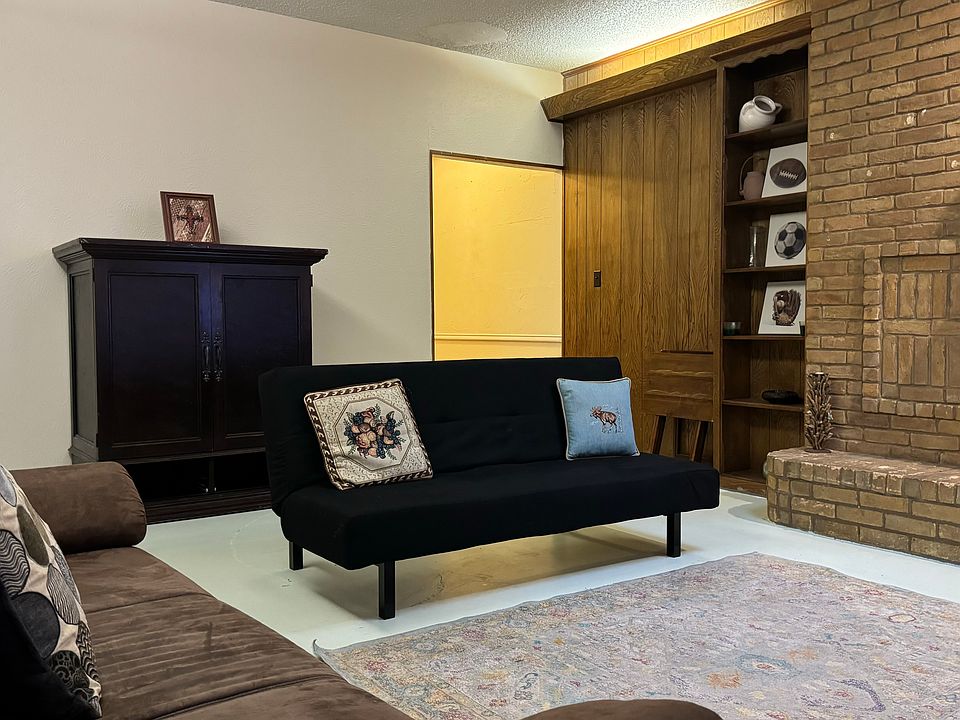 1st image of 2426 Guerrero Dr #2426