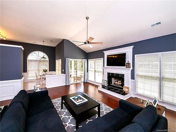 5th image of 8443 Newton Ln