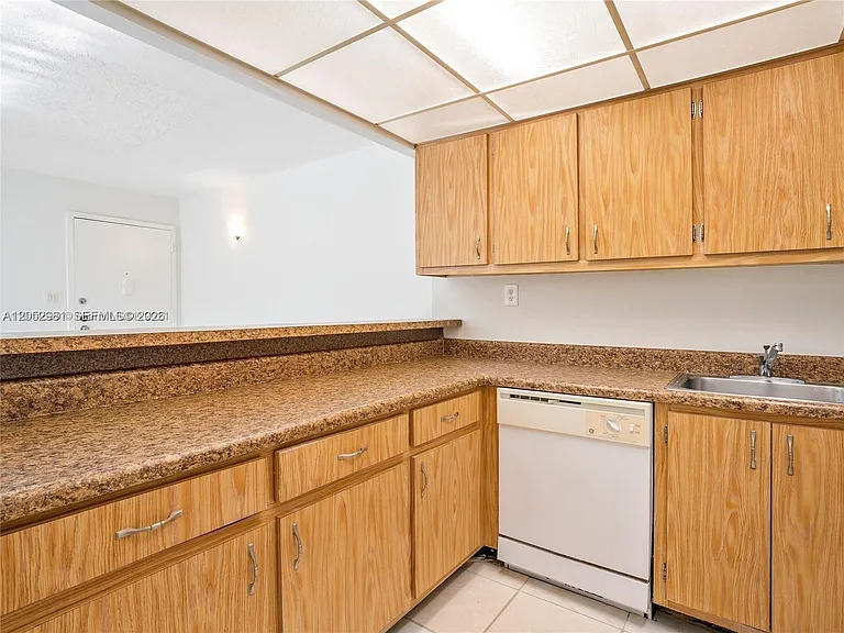 5801 Washington St #10 — Photo 11