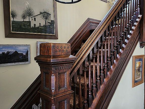 3rd image of 427 Garden St