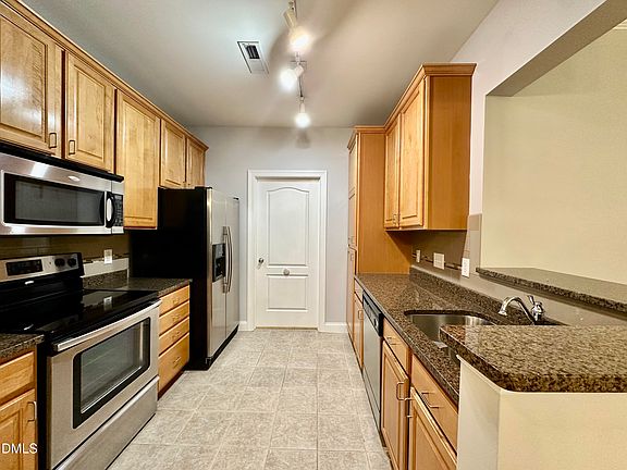 5th image of 2810 Bedford Ave #305