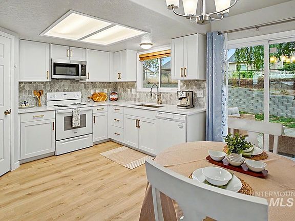 2nd image of 3339 Cedar Park Pl