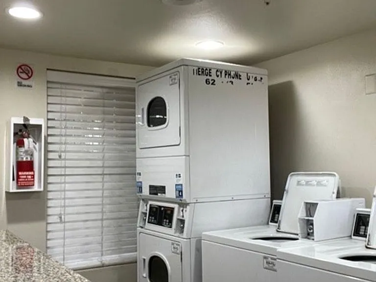 Villa Rivera Apartments — Photo 4