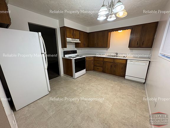2nd image of 471 Hansen Ave #6