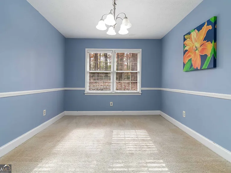 888 Chartley Dr — Photo 6