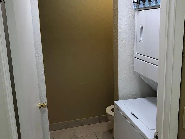 837 E San Antonio St — Photo 2