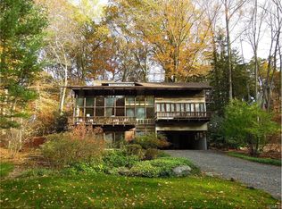 454 S Pascack Rd, Chestnut Ridge, NY 10977