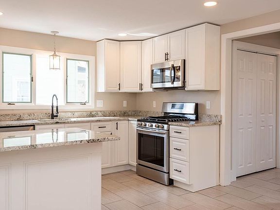 4th image of 153 Lynnfield St