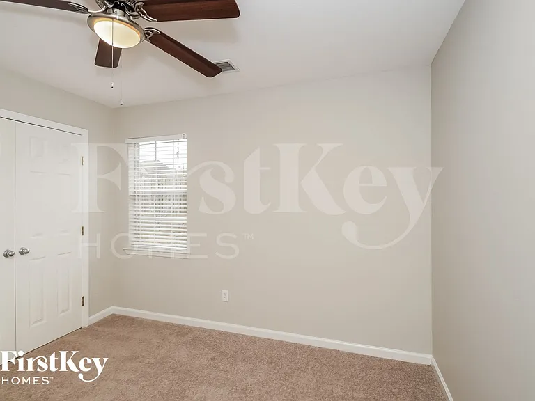 127 Renwick Ln — Photo 12