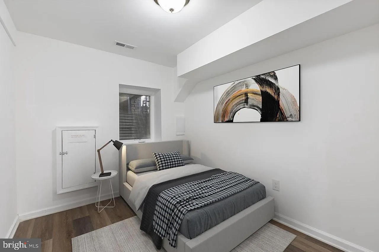 2 bed, 1.0 bath, 1702 sqft, $2,800 — Photo 3