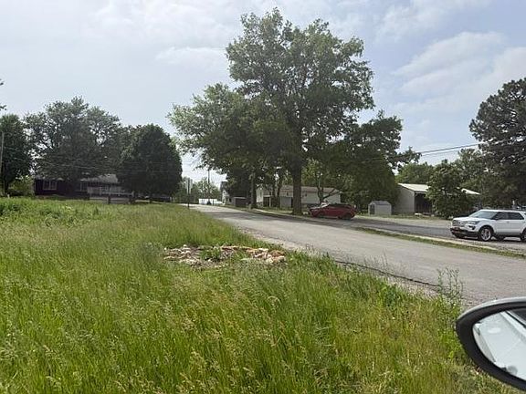 5th image of 1555 2nd Ave E