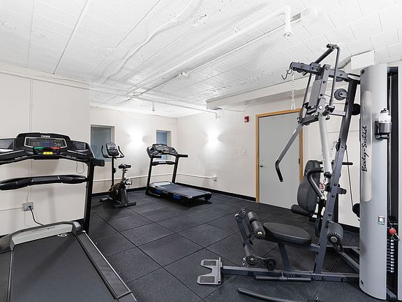 2nd image of 2125 W Kilbourn Ave #14