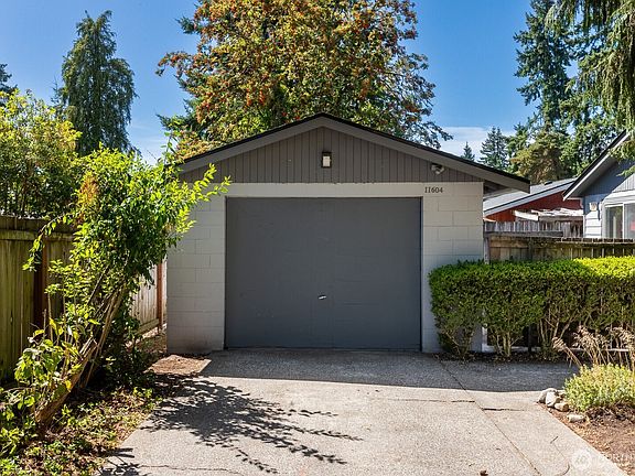 2nd image of 11604 Yakima Avenue S