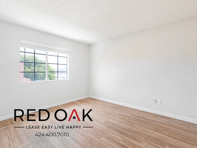 10346 Commerce Ave #7 — Photo 4