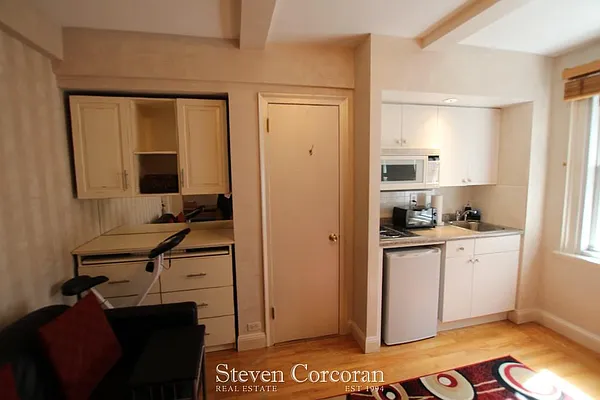 Sold by Steven Corcoran Real Estate | media 3