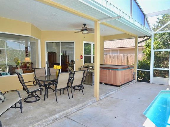 3rd image of 8474 Island Palm Cir