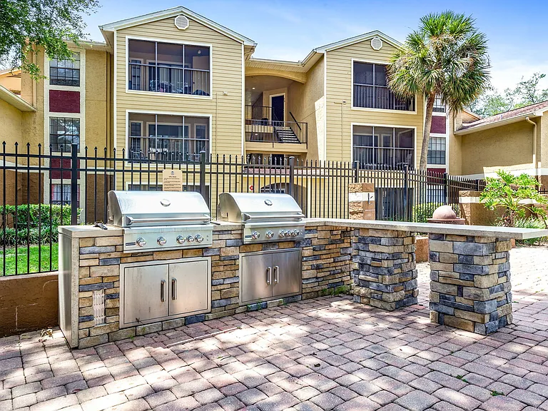 Hidden Palms Apartment Homes — Photo 18