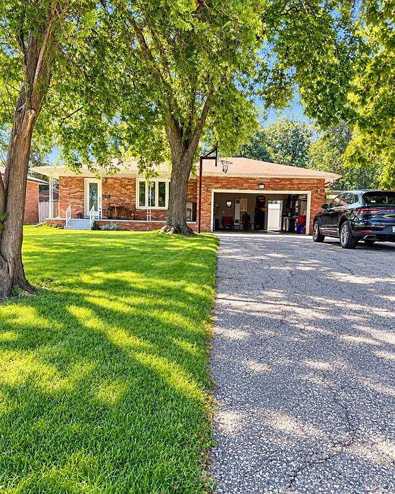 1st image of 569 Lesperance Rd