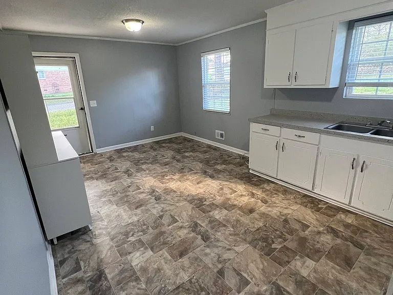 313 Richcreek Rd — Photo 5