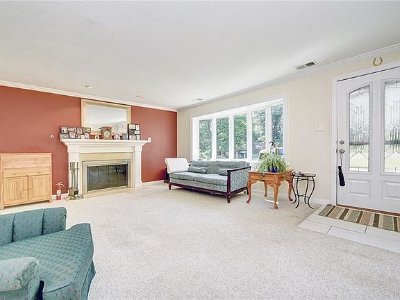3rd image of 957 Delfield Dr