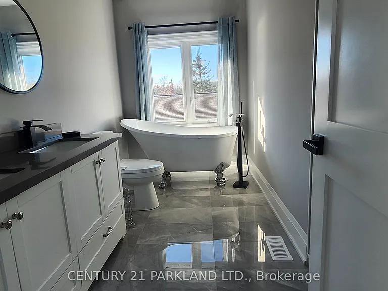 15 Stanley Ave — Photo 23