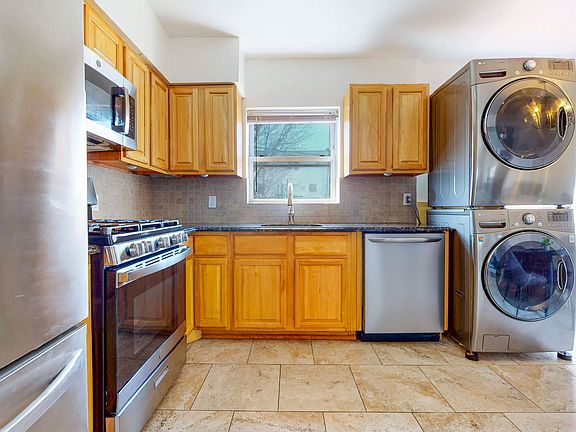 3rd image of 765 Clarence Ave