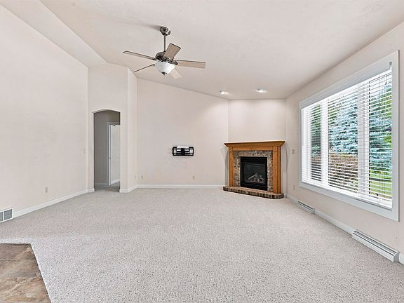 4th image of 89 Penbrook Cir