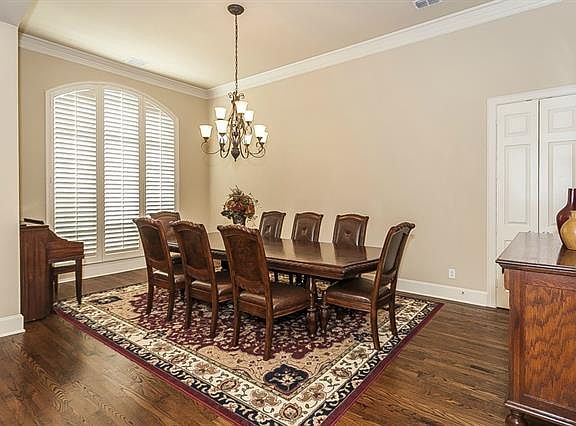 3rd image of 5838 Wellington Ln