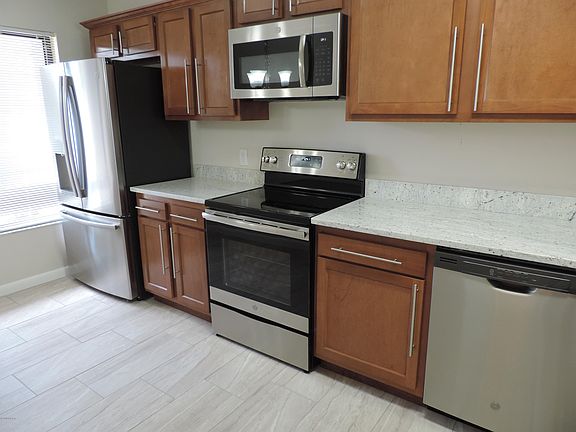 4th image of 200 Lemon Tree Ln #C
