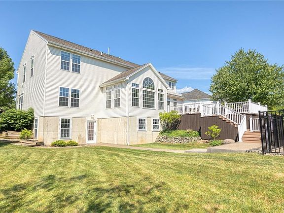 4th image of 44 Graystone Ln