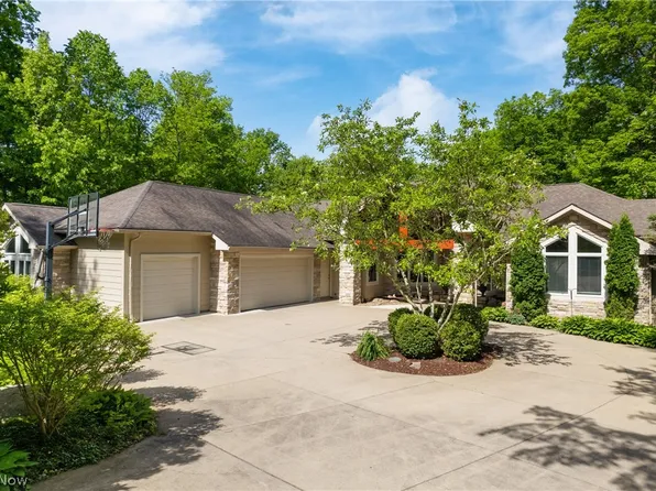 752 McKee Trl, Hinckley, OH 44233