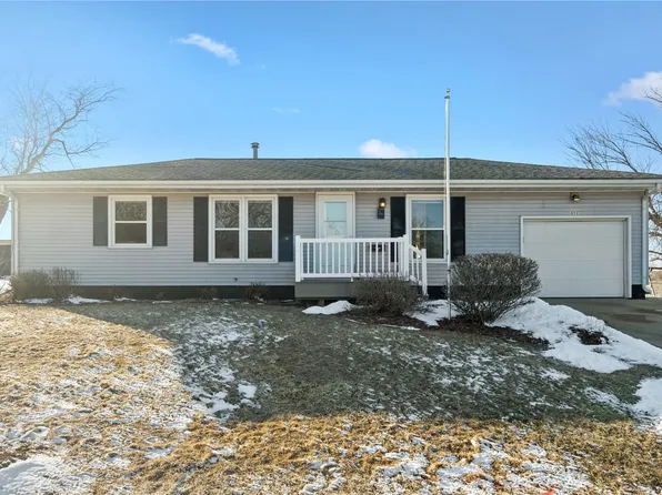 311 Sunset Dr, Stanwood, IA 52337