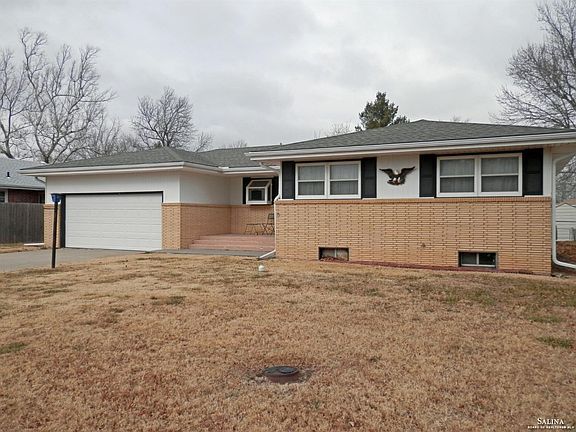 3rd image of 926 Skyline Dr