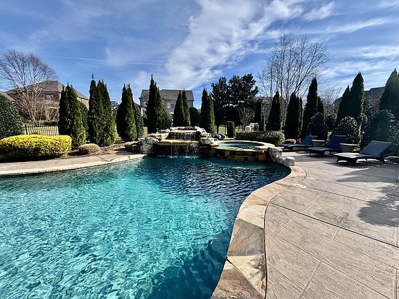 2nd image of 1848 Longmoore Ln