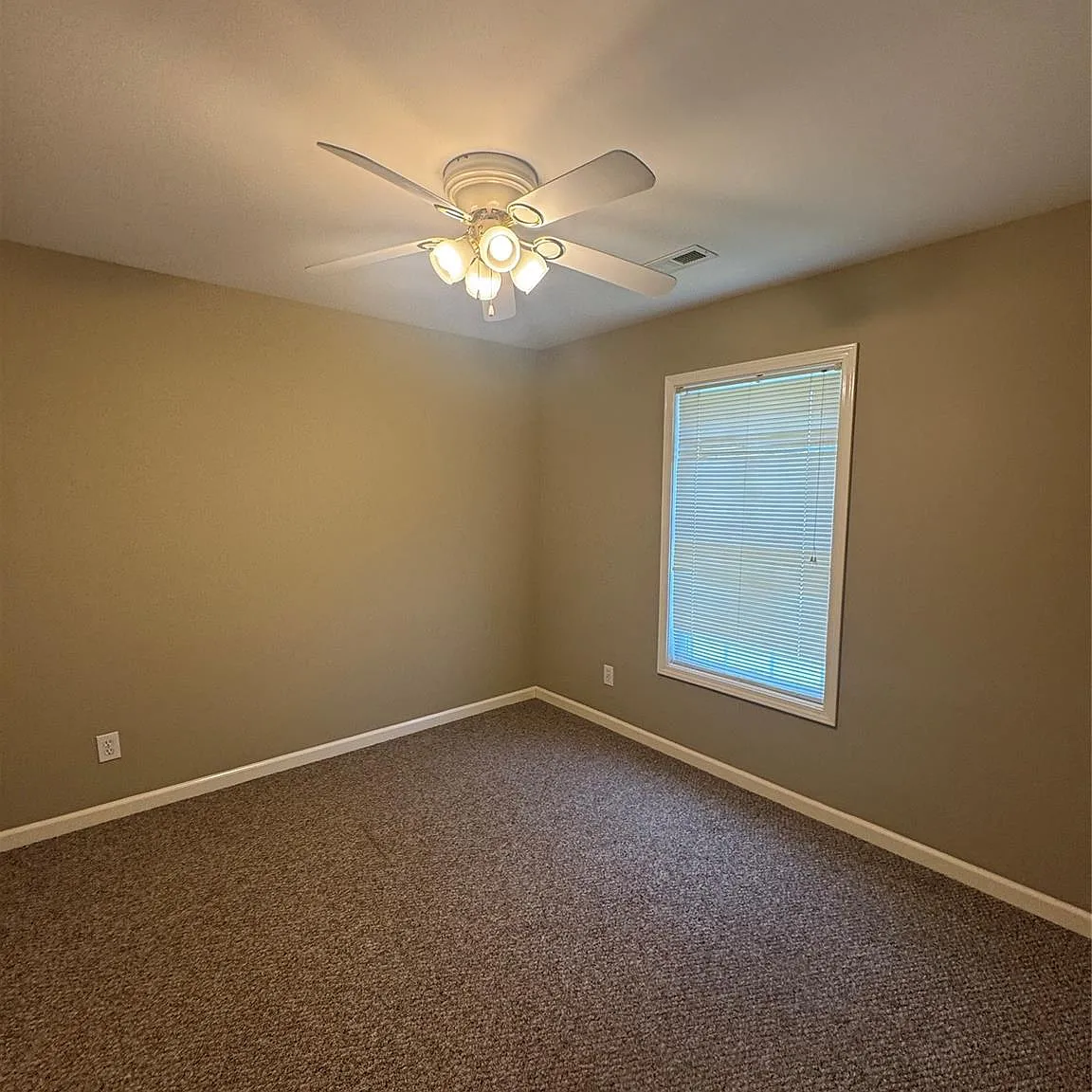 3 bed, 2.0 bath, 1460 sqft, $1,850 — Photo 4