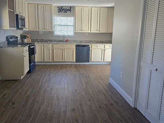 3rd image of 9463 Chelshea Ln