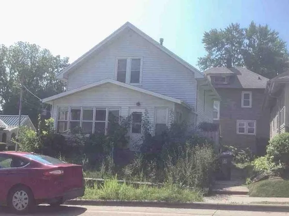 118 E 8th St, Muscatine, IA 52761