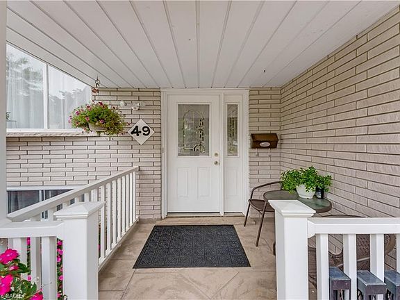 3rd image of 49 Carnaby Cres