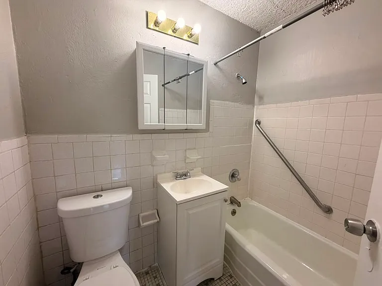 31 Austin St #O7B — Photo 3